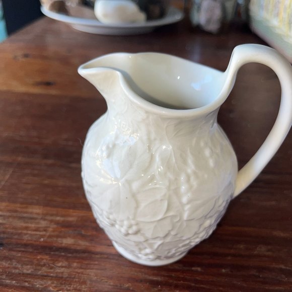 Wedgwood Of Etruria & Barlaton Grapes of Wrath cream pitcher - Picture 3 of 5